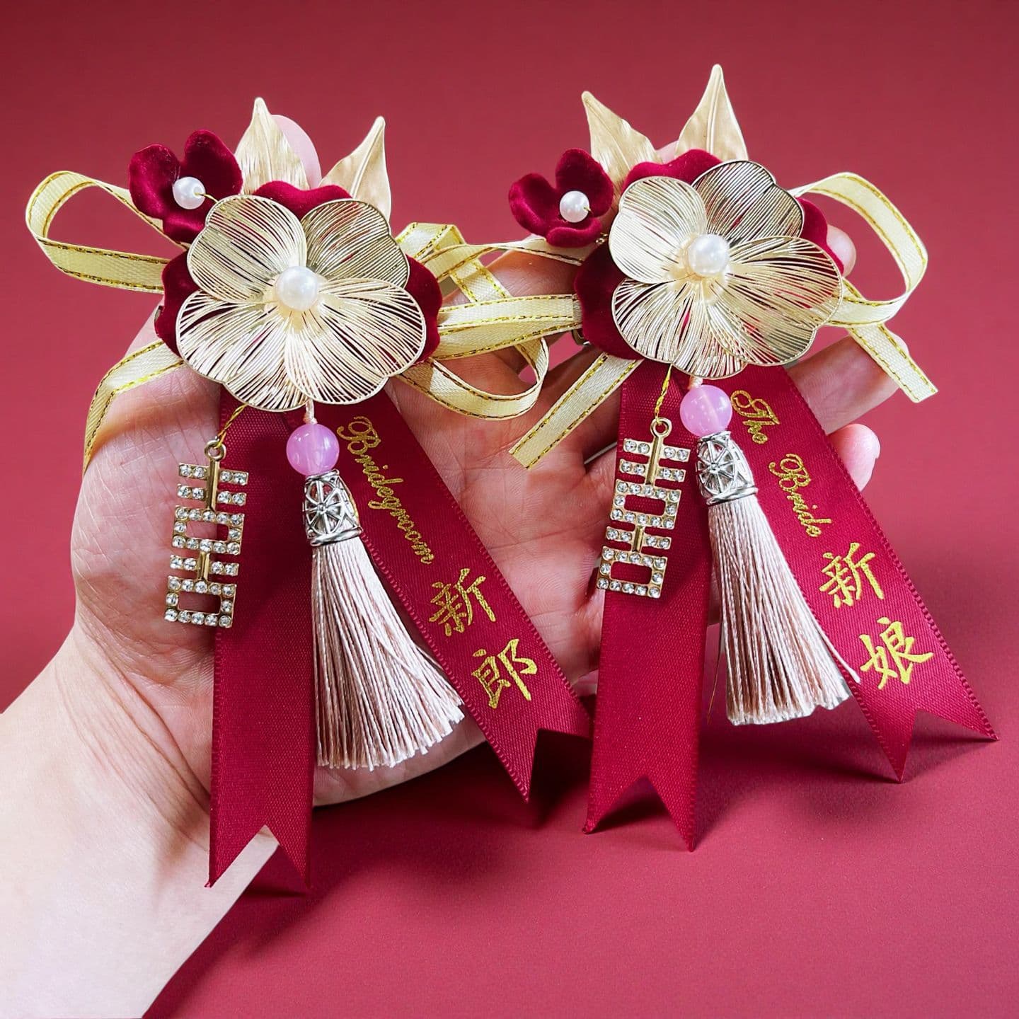 Wedding corsages, "Happy Family" hand flowers, bride and groom's wedding boutonnieres, "double happiness" character set, red corsages for father and mother.