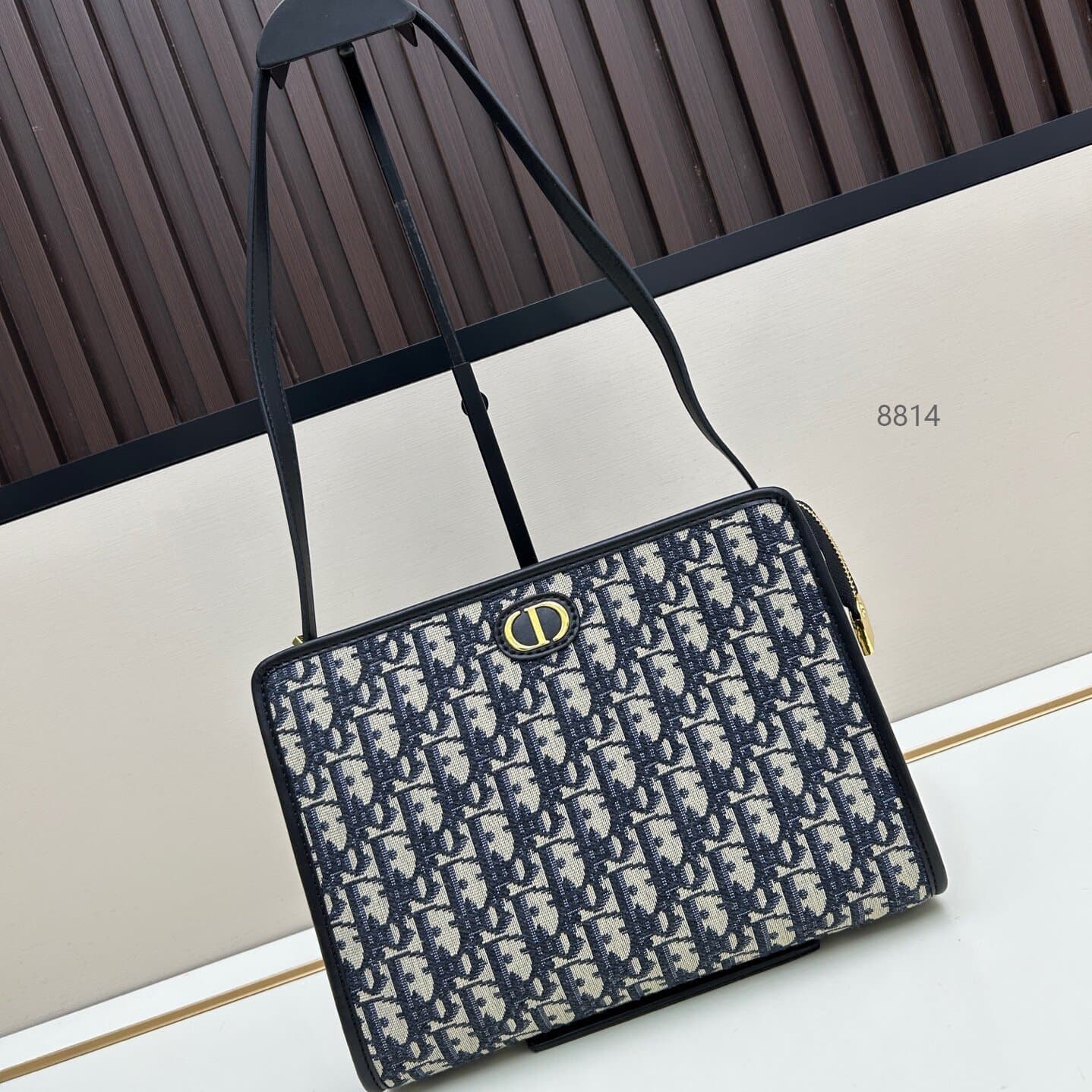 Dijia Women's 2025 New Style D Logo Crossbody Bag, Simple and Fashionable Commuter Monogram Handbag Shoulder Bag, Versatile