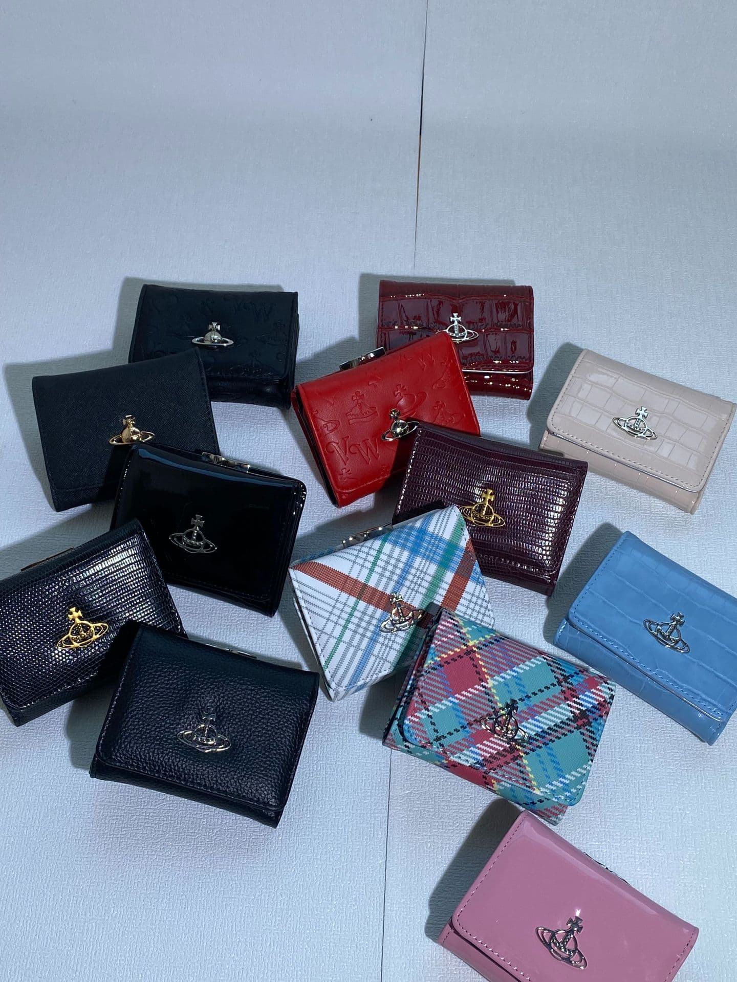 2025 New Vivienne Westwood Saturn Tri-fold Wallet Coin Purse ID Card Holder Simple Multi-card Slot