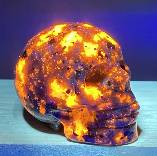 Hot-selling Crystal Carved Flame Skull Statue Collection Ornament Halloween Scary Skull Head Wholesale