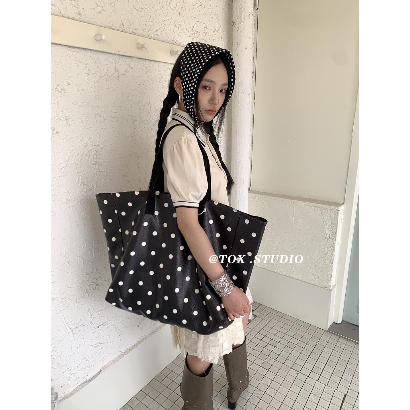Tox Bag Korean Style Black and White Polka Dot Large Capacity Tote Bag, Versatile and Fashionable, Practical for Work, Vacation, and as a Shoulder Bag