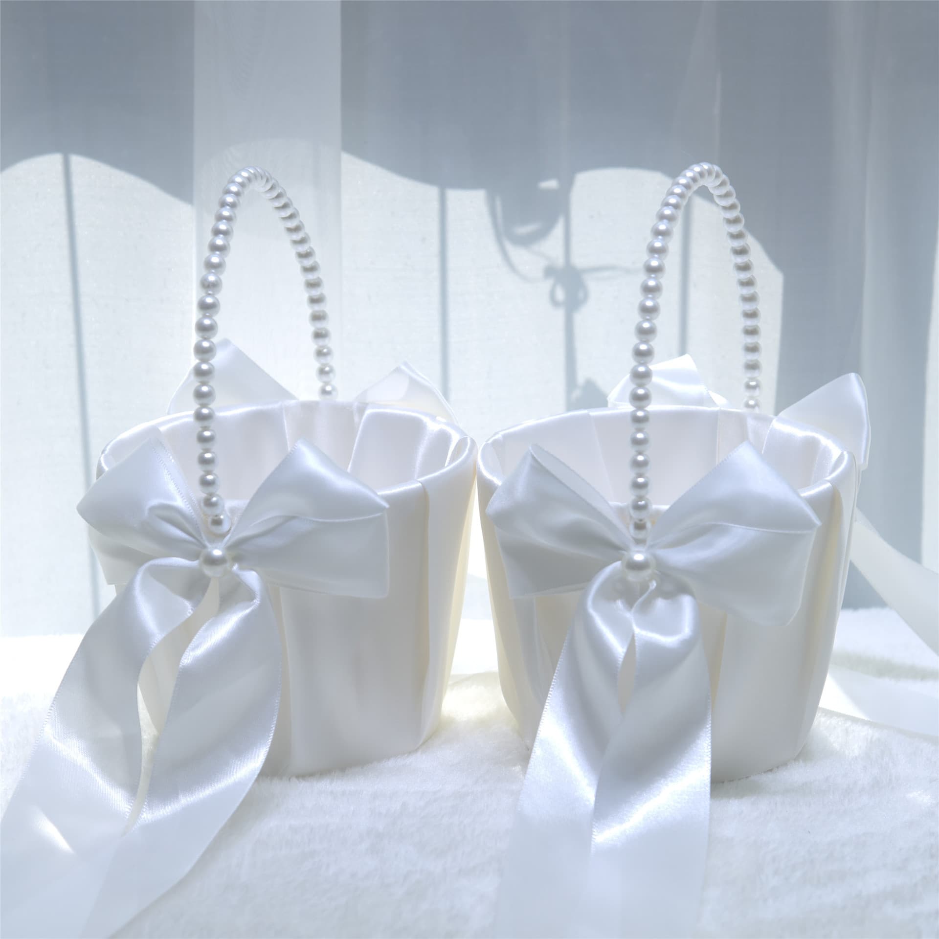 176 wedding wedding basket Western style flower basket wedding flower girl scattering flowers portable small flower basket white pearl small flower basket