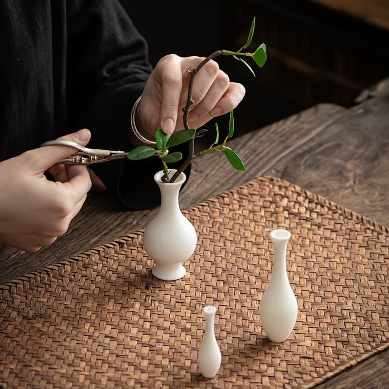 Miniature Guanyin Jade Vase, Simple White Porcelain Flower Vase, Tea Ceremony Ornament, Flower Arrangement, Zen-Inspired Offering, Ceramic Hydroponic Flower Container