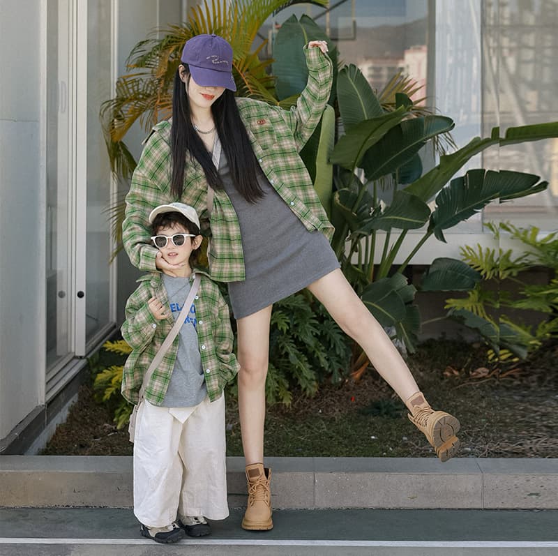 Family Matching Spring Green Plaid Long Sleeve Shirt for Three, Mother-Daughter Boyfriend Style Casual Top