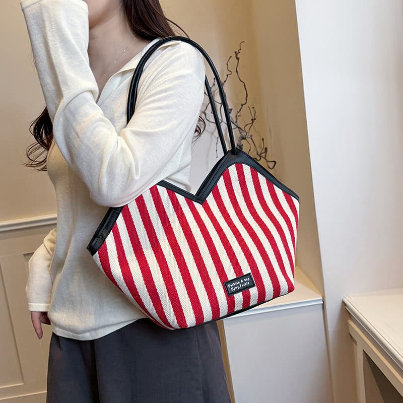 Large bag women's 2026 summer new fashion simple contrasting color single shoulder tote bag popular commuter armpit tote bag