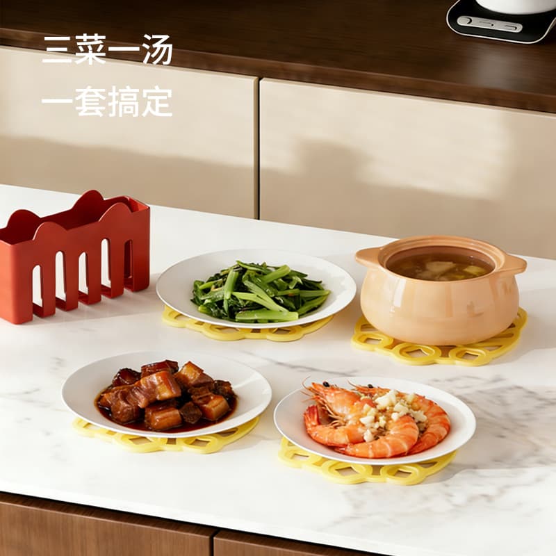 Three dishes and one soup with storage box, heat-insulating mat, dining table, anti-scalding mat, bowl mat, pot mat, coaster, high temperature resistant placemat, pot mat