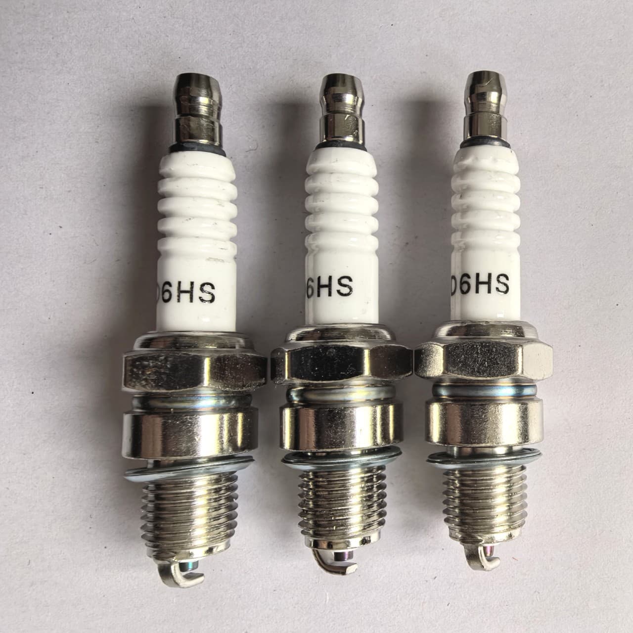 Small Gasoline Engine Parts Sprayer Spark Plug D6TC Spark Plug 125 Short Thread Spark Plug Stock Spark Plug