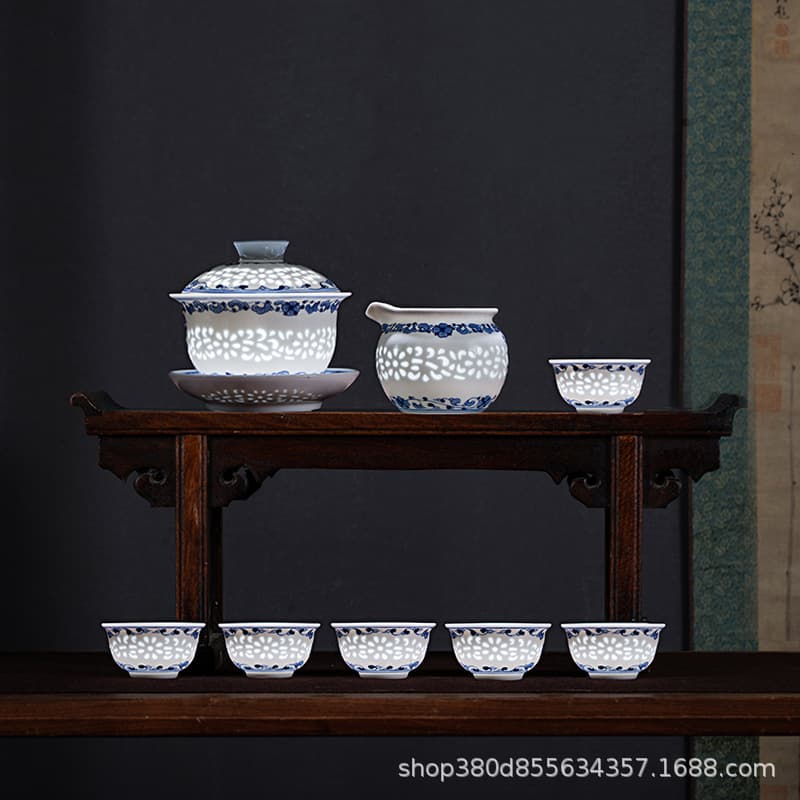 Jingdezhen high-end hand-painted blue and white porcelain tea set Chinese style hollow exquisite high temperature white porcelain covered bowl tea cup gift