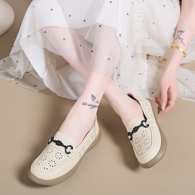 Hollow Loafer Shoes for Women Breathable Hole Shoes Soft Sole Non-slip Middle-aged Mother Shoes British Style Slip-on Women's Shoes
