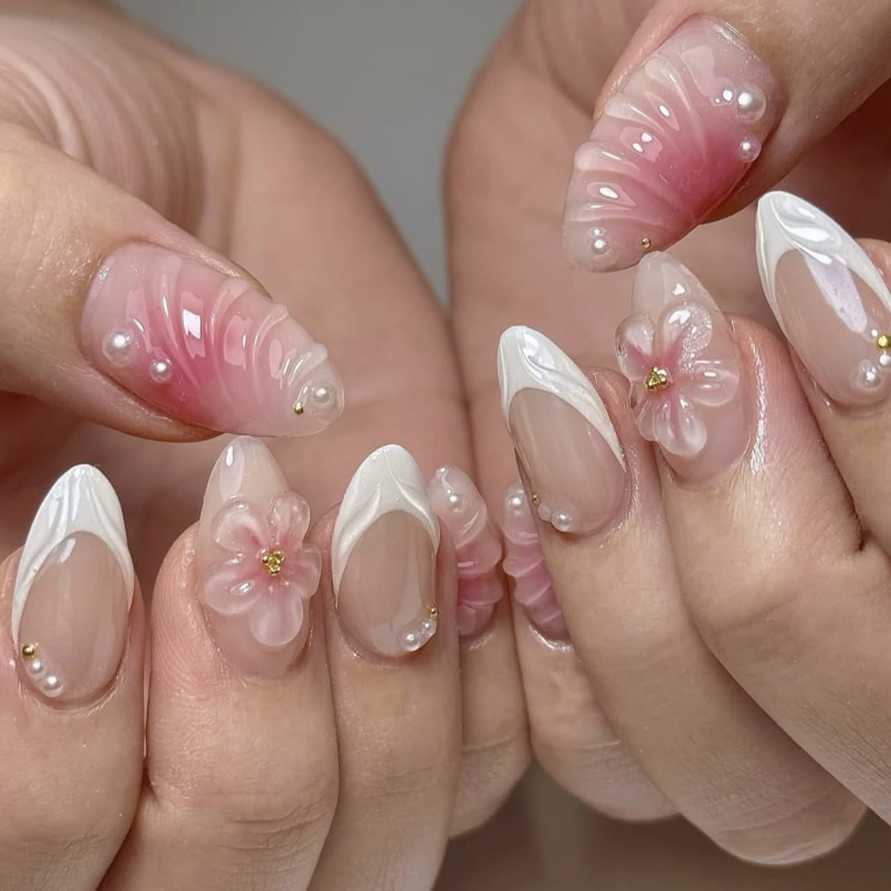Cross-border Hot Selling Blush Wearable Nail Tips 3D Floral Design False Nails Short Almond Shape Nail Tips Wholesale