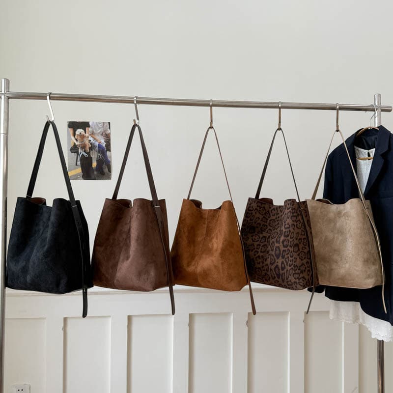 Old Money Style Matte Suede Underarm Bag High-End Fashion Leopard Print Shoulder Tote Bag Effortless Niche Commuter Bag