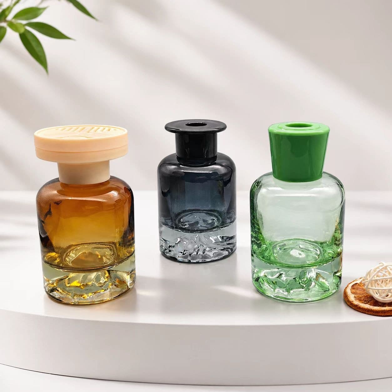 Spot wholesale volcanic bottom glass bottle aromatherapy bottle empty bottle car fireless aromatherapy high-end home decoration sub-bottling bottle