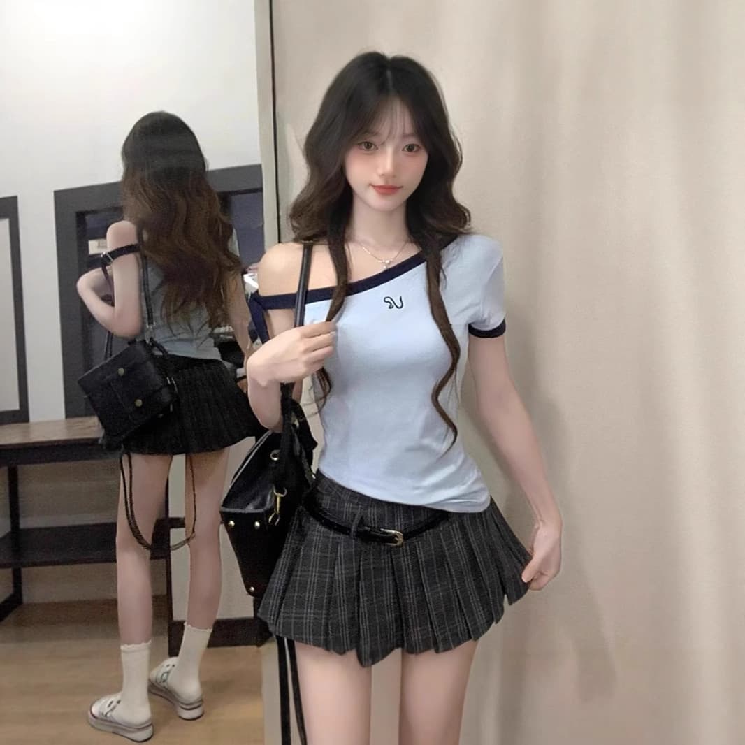 American-style Off-Shoulder Contrast Color T-Shirt for Women, New Summer Korean Campus Style Outfit with Ribbon Detail and Fitted Waist Top