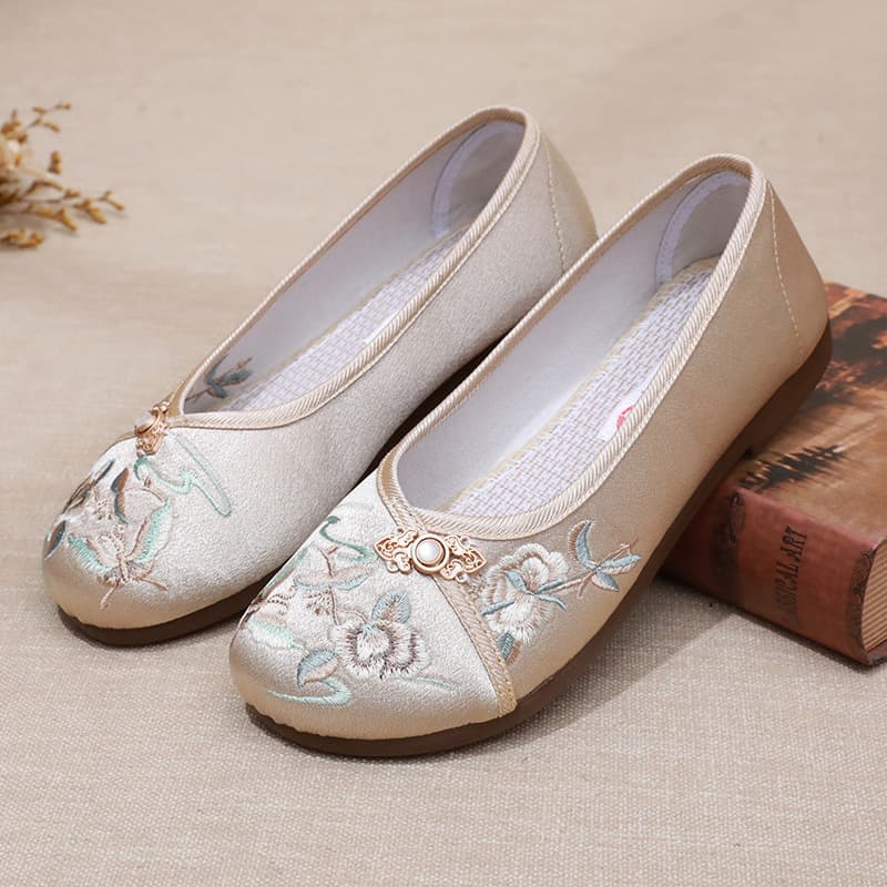 Old Beijing Embroidered Flat Sole Satin Cloth Shoes, Fashionable Ancient Style Ethnic Hanfu Shoes, Flat Soft Sole Embroidered Women's Shoes