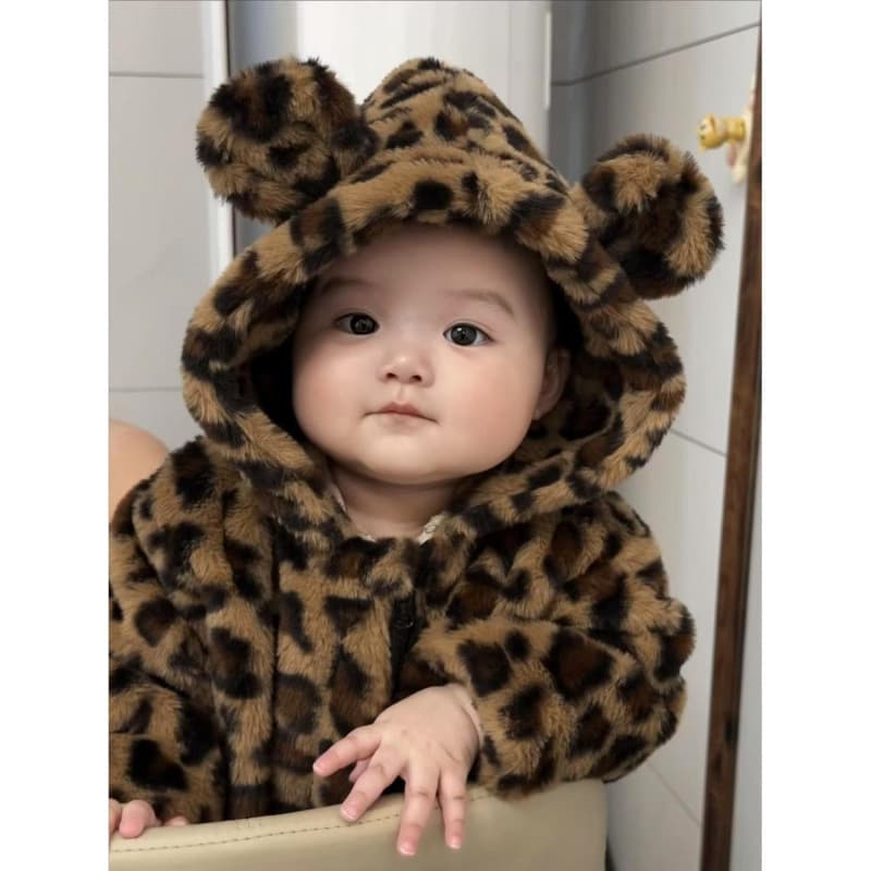 Winter Baby Onesie Pajamas Unisex Coral Fleece Cute Leopard Print Romper Warm Infant Toddler Outfit for Indoor and Outdoor Wear