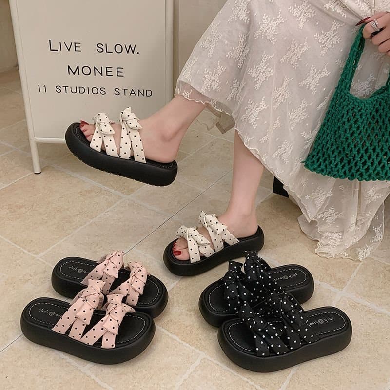 2026 New Versatile Bow Polka Dot Flip Flops for Women Summer Outdoor Fashionable Thick Platform Beach Sandals
