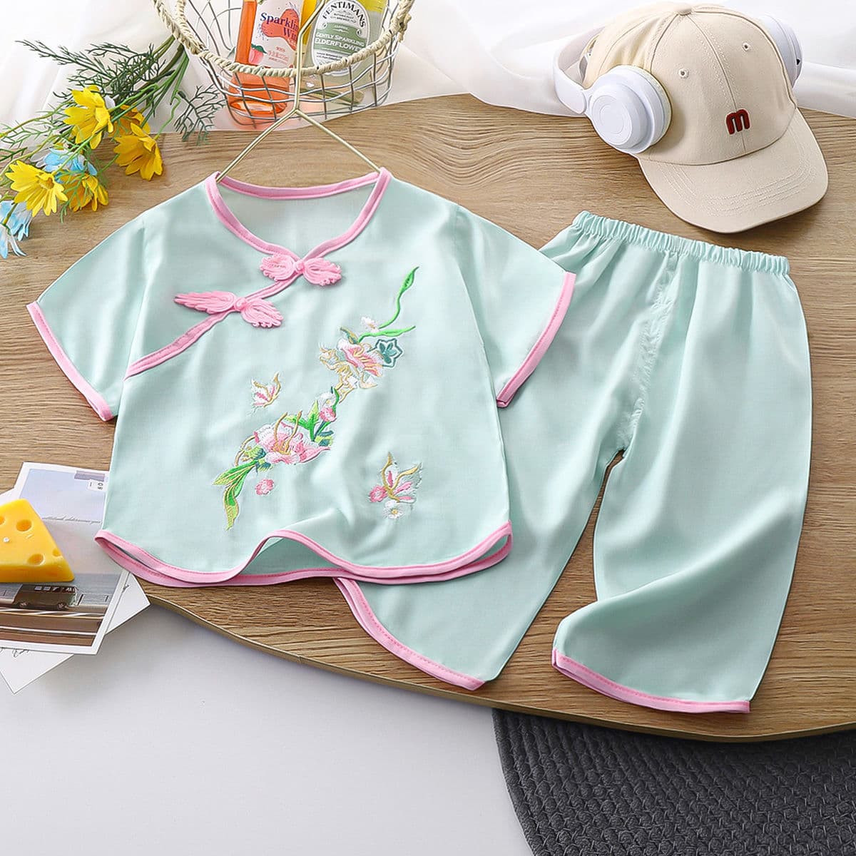 Girls' Summer 2025 Set: Traditional Chinese Style Cotton Silk Air Conditioning Clothing, Short-Sleeved Embroidered Hanfu, Home Wear, Outerwear, Capri Pants