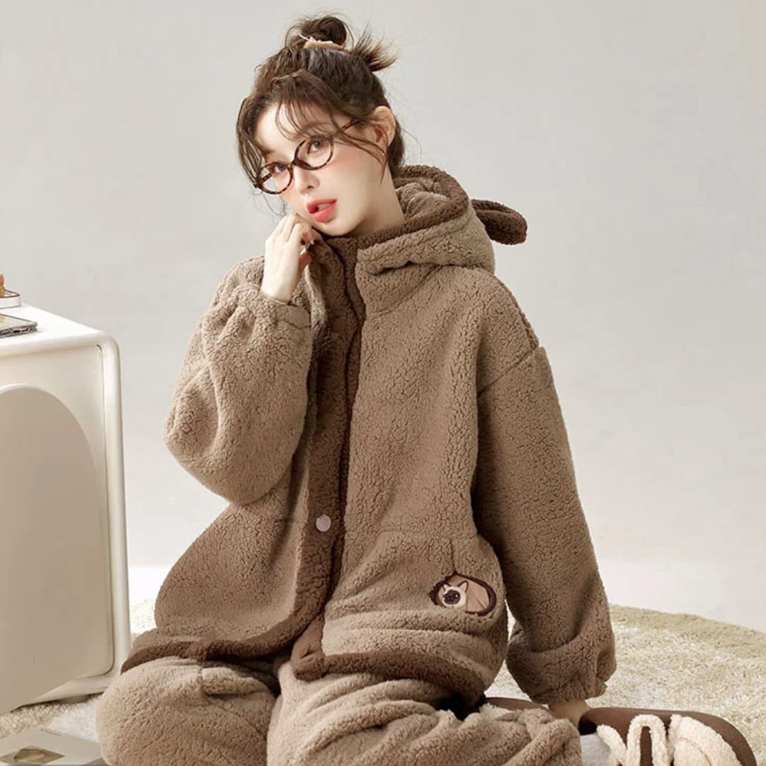 Authentic, thickened winter loungewear with a cute bear cartoon design, classic and versatile, new winter style, perfect for going out.