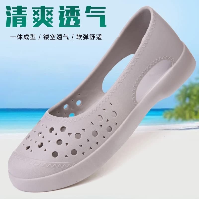 New Plastic Sandals for Women Summer Waterproof Hollow Breathable Thickened Soft Sole Clog Shoes Wear-resistant Anti-slip Mom Sandals