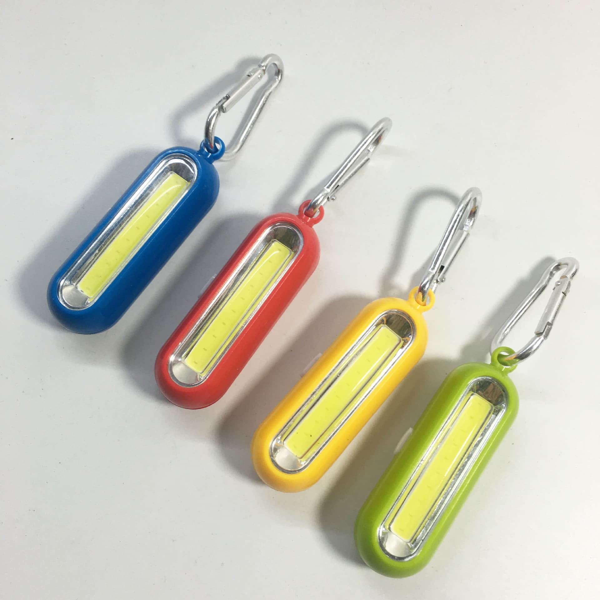 Keychain light with backpack clip, small night light for hiking, tent, night running, mini cute cross-border, uses one 7-size battery, COB