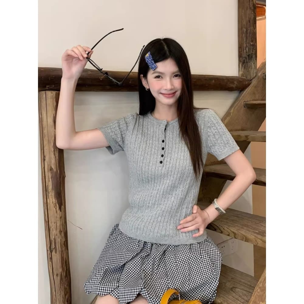 Knit Short-Sleeve Top, New Summer Outer Layer, Slim Fit Gray Top for Women, Early Spring Korean Style Outfit, White