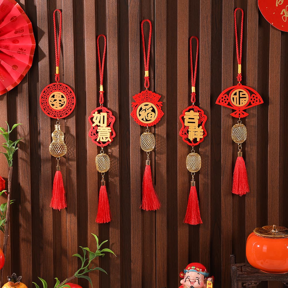 Red Wood Carving Metal "Fu" Character Pendant, Living Room Plant Decor, Housewarming Lantern, Blessing Plaque, Car Hanging Ornament Wholesale