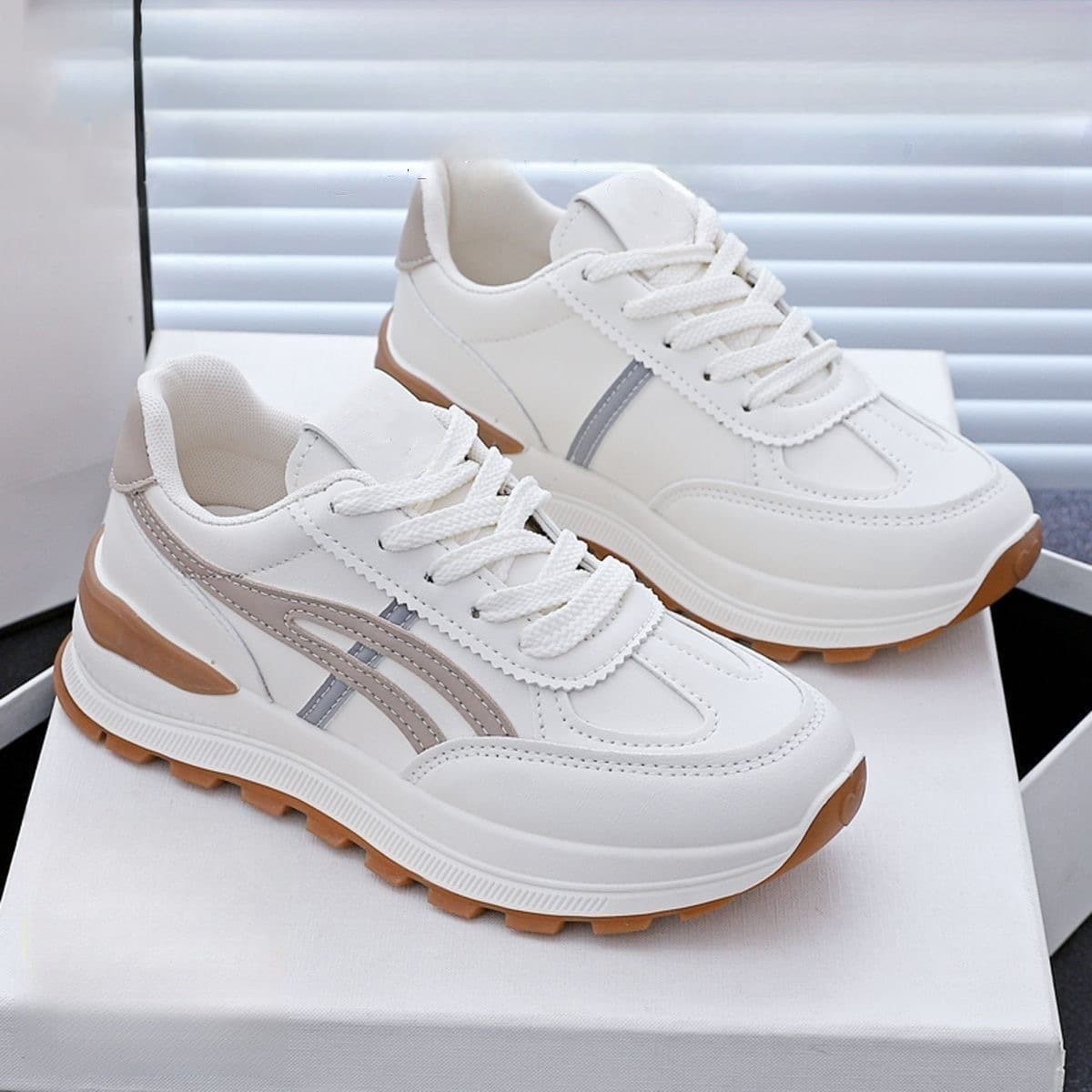 Spring New Women's Breathable White Sneakers, Versatile Korean Style Thick-Soled Height-Increasing Casual Dad Shoes for Women