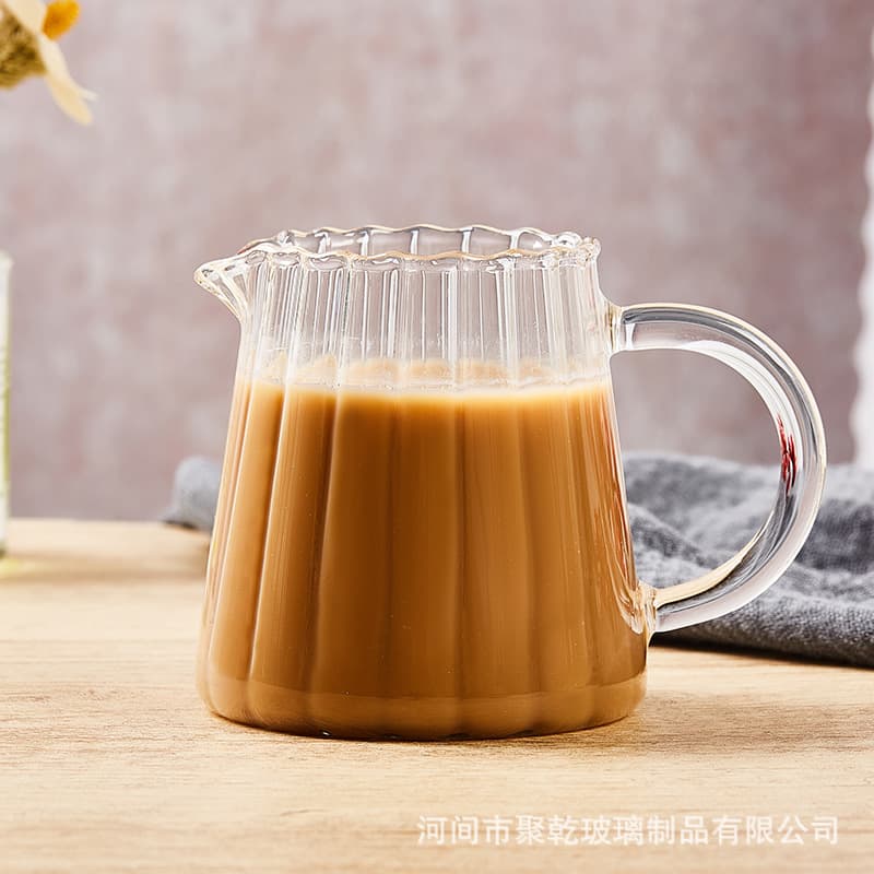 High borosilicate transparent striped mini milk jug, espresso pitcher with handle and spout, glass mini milk jug.