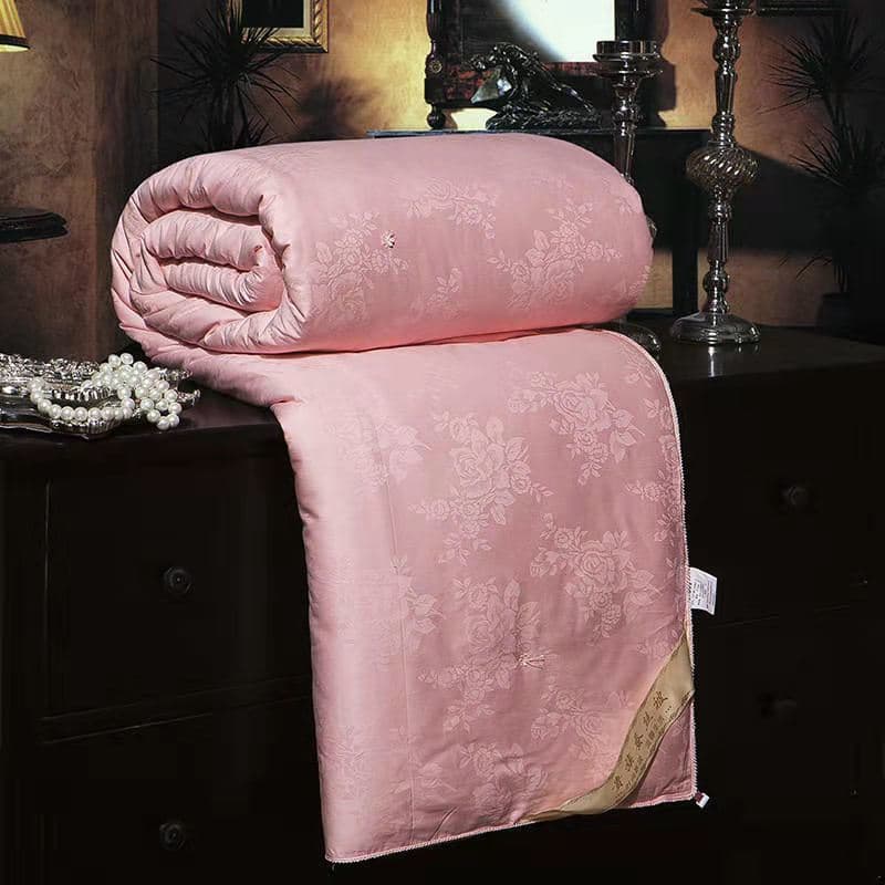 Tongxiang 100% double cocoon long silk four-season universal summer quilt, dual-layer mulberry long silk silk quilt, direct factory single-piece wholesale.