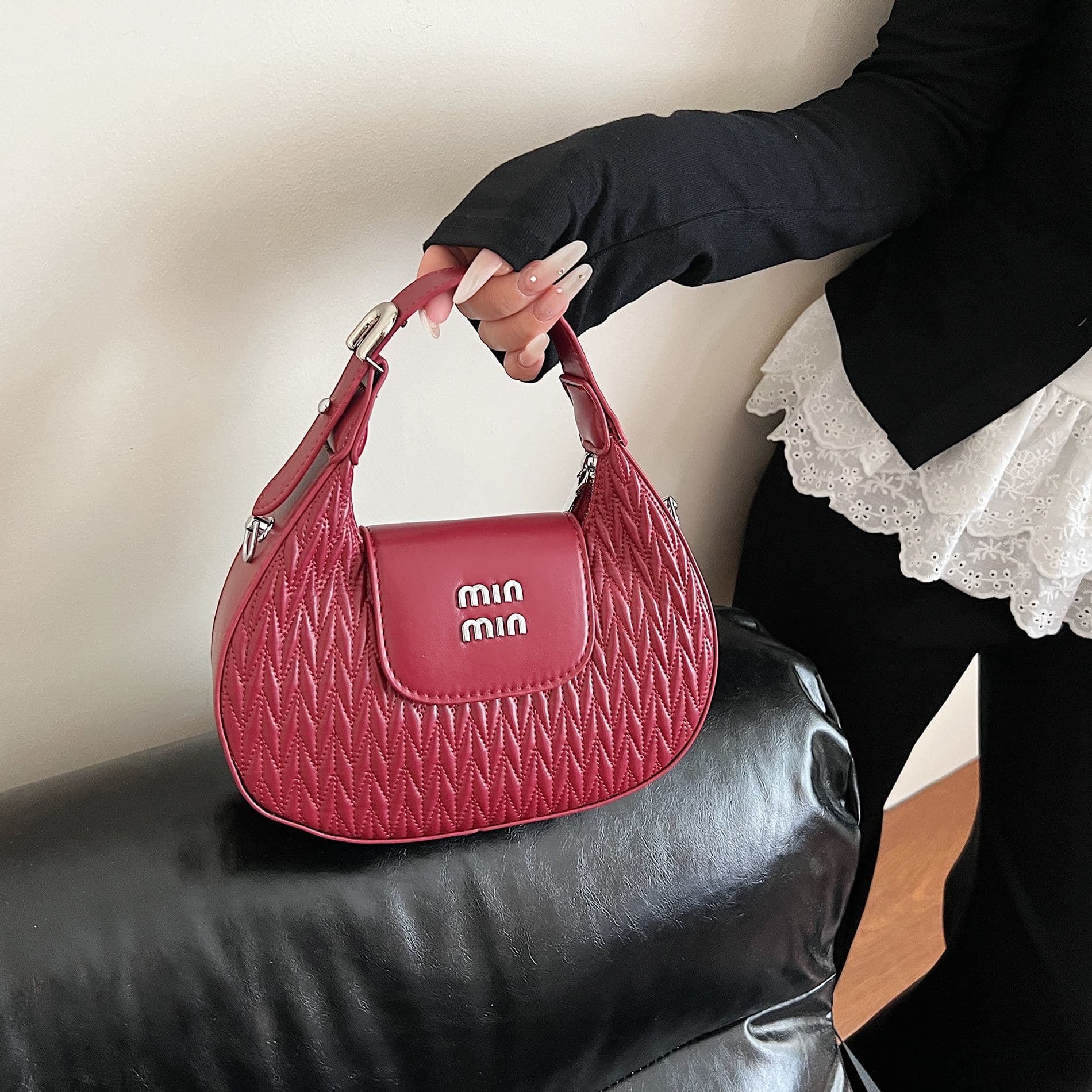 Korean-style pleated Miu handbag for women, spring/summer bags, trendy Korean simple fashion shoulder bag, high-end feel crossbody bag