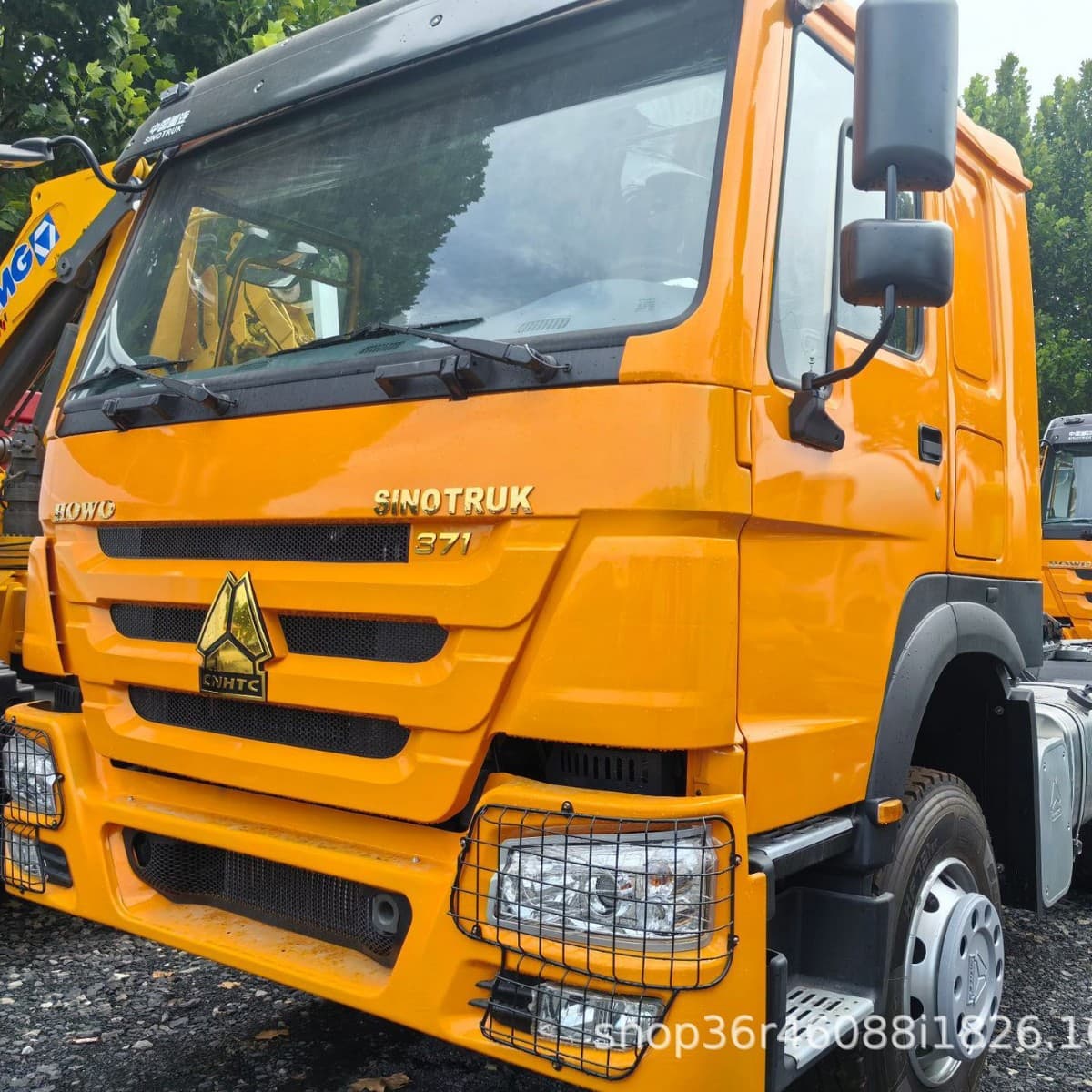For sale: Sinotruk Howo tractor unit (6x4), 90% new, used as a container semi-trailer tractor unit for use at a port terminal in Africa.