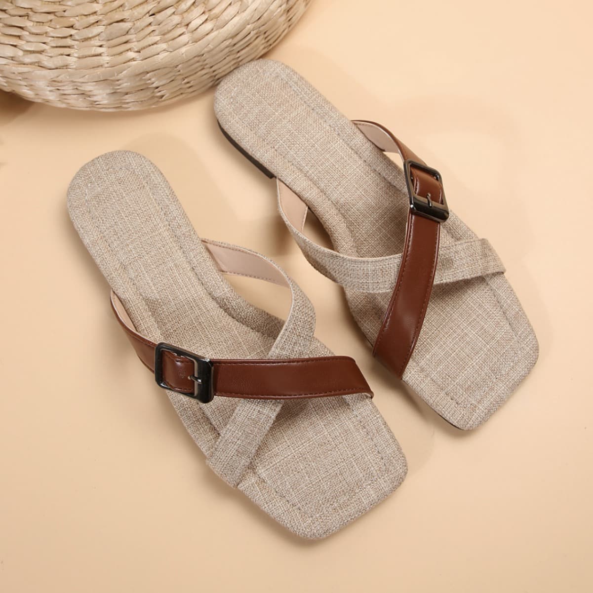 Trendy Women's Slippers 2024 New Summer Square Toe Flat Sandals with Square Buckle for Outdoor Comfort