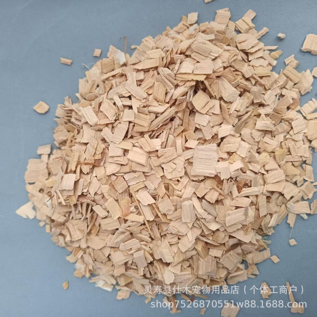 Cypress sawdust, wood chips, wood scraps, smoked meat and sausage materials, kitchen supplies, barbecue and smoking aids
