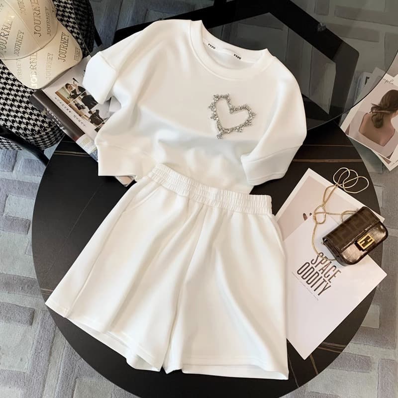 White Casual Sportswear Set for Women, Summer High-End Fashion Youthful Trendy Short Sleeve T-Shirt and Shorts Two-Piece Set Chic