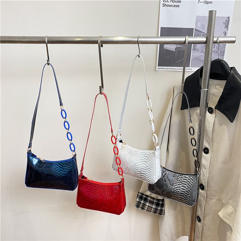 2025 Winter New Snake Pattern Underarm Bag Feminine Temperament Shoulder Bag Fashion Versatile Light Luxury Chain Bag Crossbody Bag