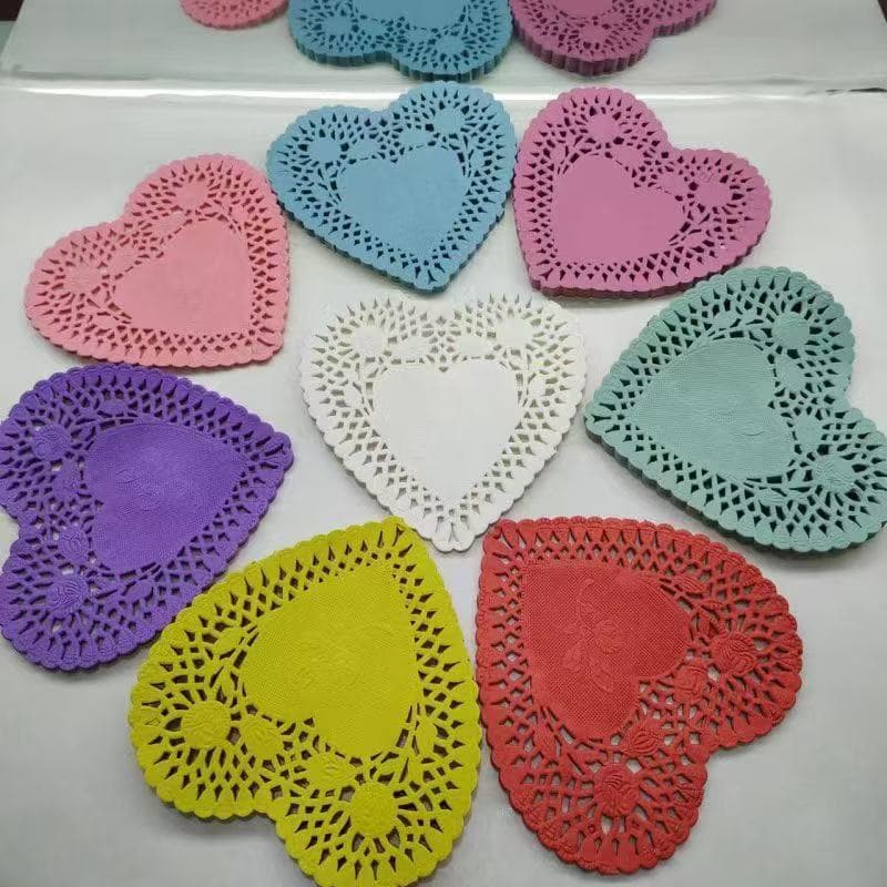 Manufacturer Direct Heart-shaped Colored Lace Paper 4-inch Hollow Lace Paper Baking Oil-absorbing Paper Valentine's Day Base Paper