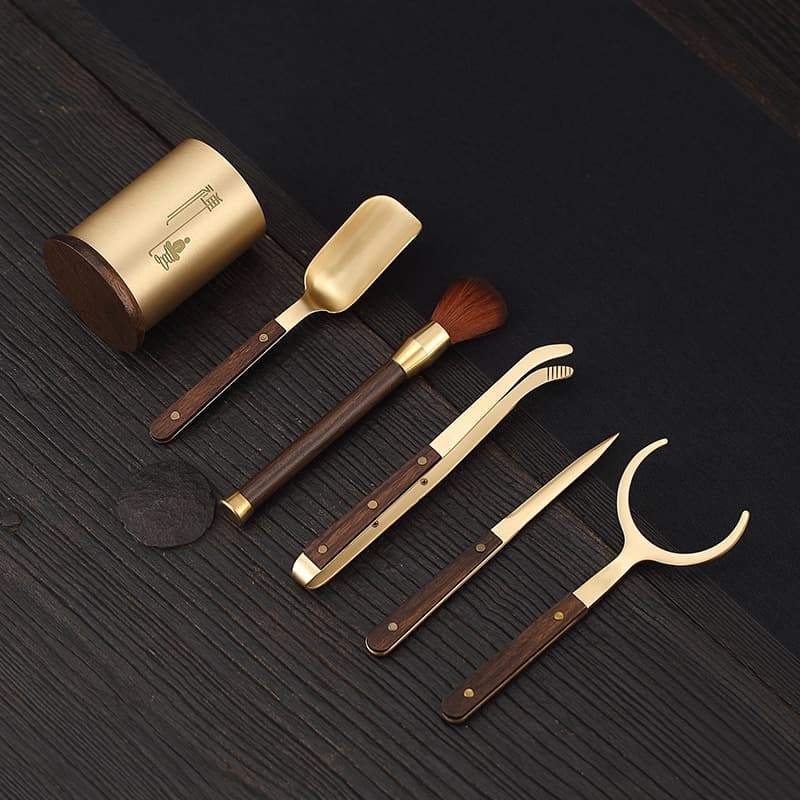 Brass tea ceremony six essentials set: copper-wood tea tongs, tea knife, tea scoop, cup fork, pot nurturing brush, and other tea art accessories.