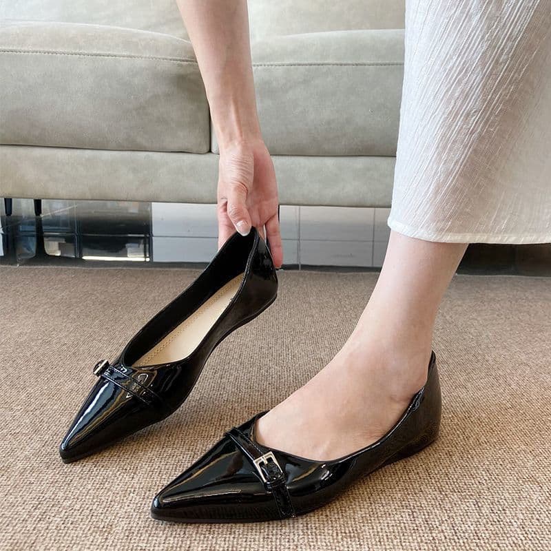 Comfortable Commuter Shoes Chunky Heel Women's Flats 2026 Autumn New Pointed Toe Shallow Mouth Women's Shoes Fashion Versatile Loafers