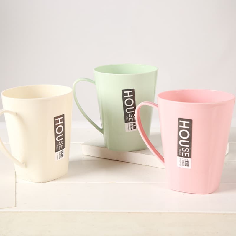 High-value, minimalist design, large capacity toothbrush cup for home use.