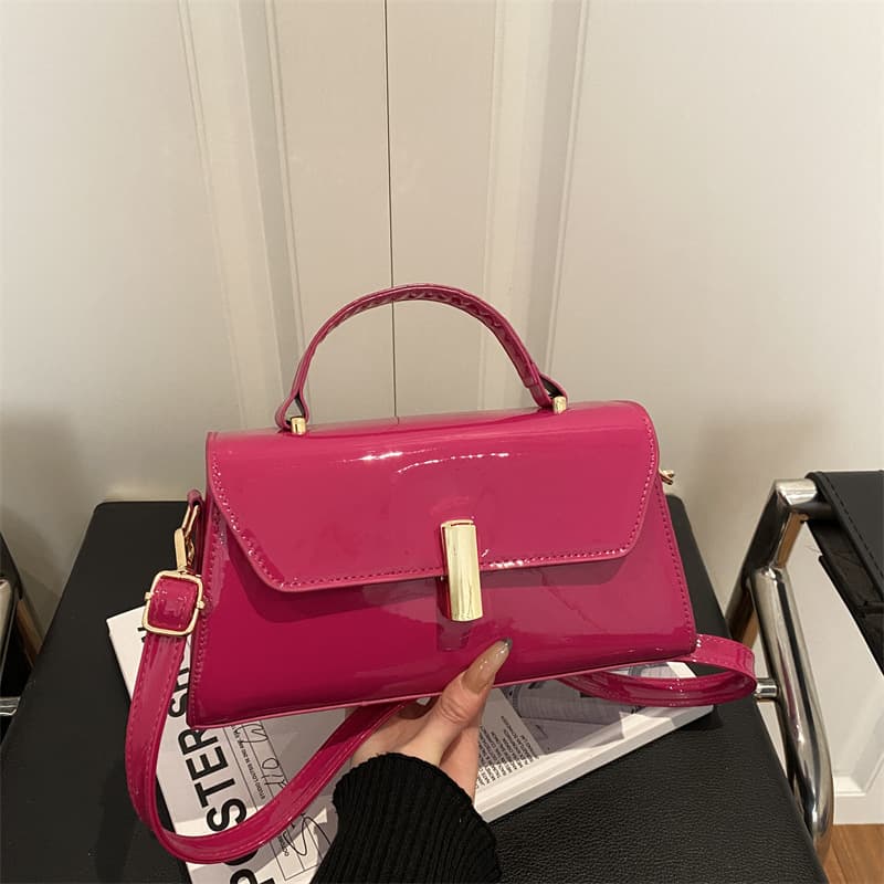 Hand-carrying baguette bag for women, Korean version, glossy texture, 2026 new trend, fashionable, simple lock buckle, casual shoulder crossbody