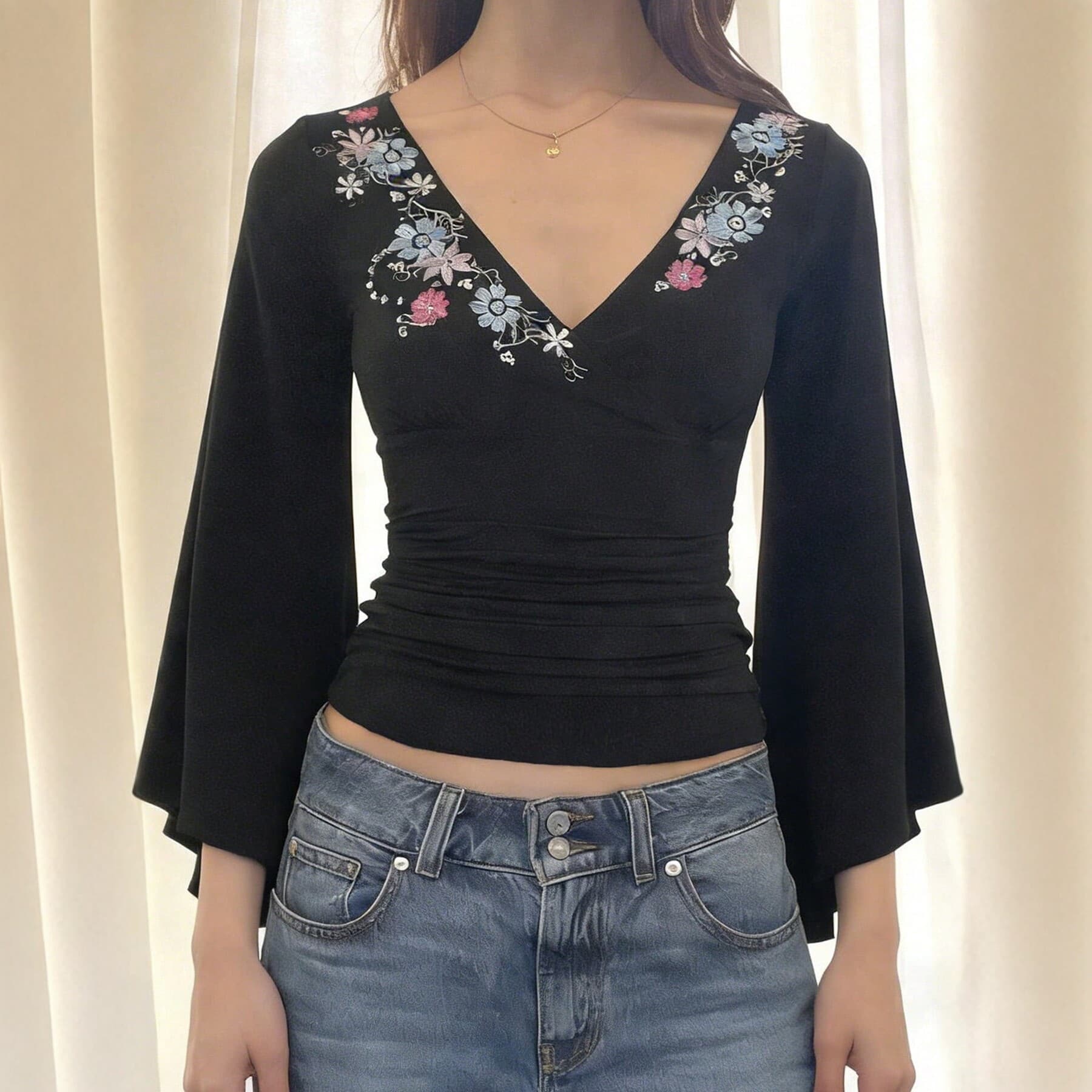 2026 Retro V-neck Floral Embroidery Trumpet Sleeve Waist T-shirt Women's Slim Slim Long Sleeve Top Autumn New Style