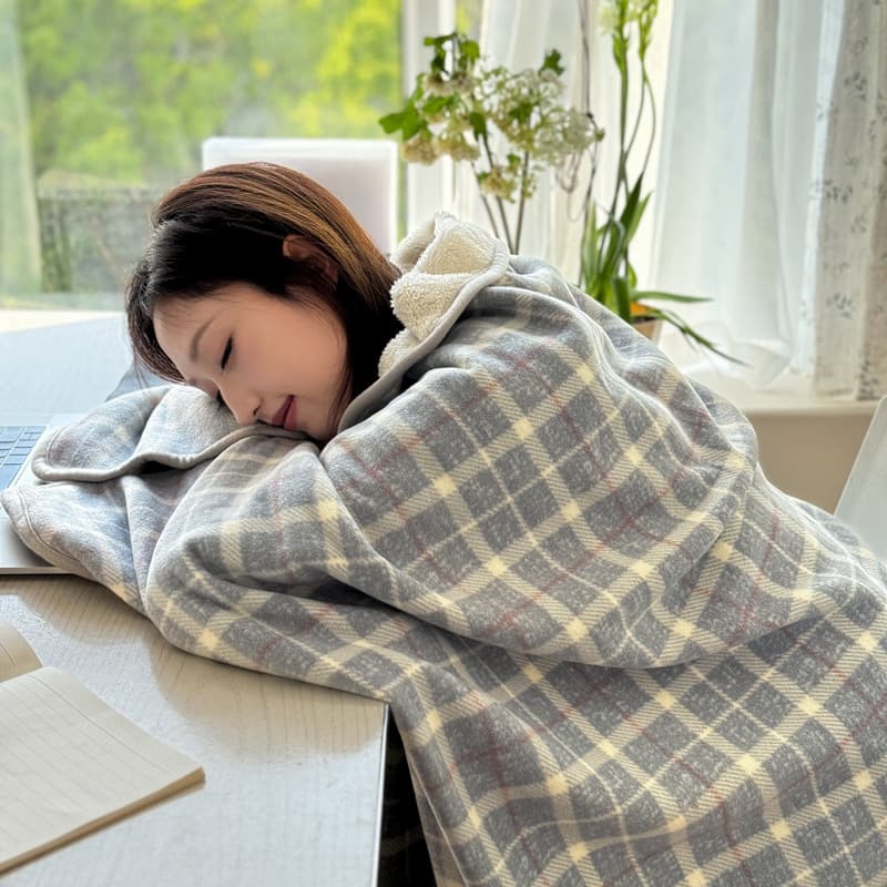 Cross-border export shawl blanket multifunctional lunch break blanket washable office outdoor camping shawl cloak gift blanket