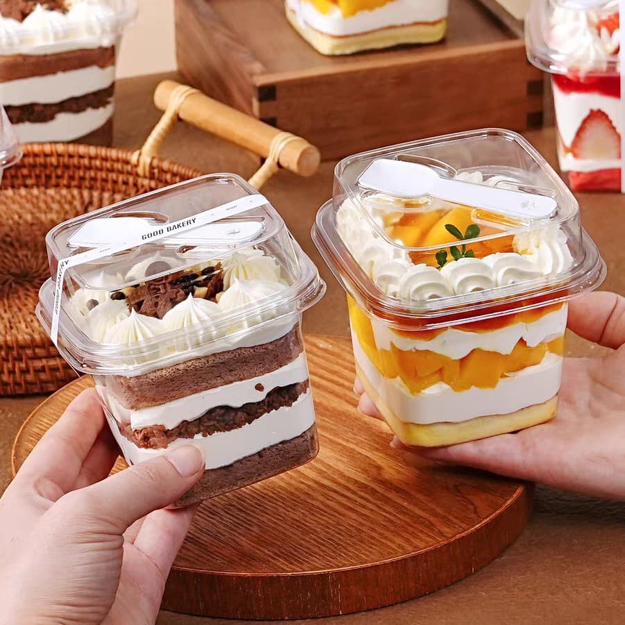 Square cake packaging box mousse dessert soy milk cake with spoon disposable transparent packaging pastry box baking