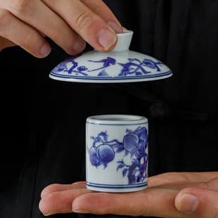 Yuerui Vintage Blue and White Porcelain Tea Utensil Lid Rest, Purple Clay Teapot Ceramic Lid Holder, Tea Set Accessory, Gaiwan Tea Ornament Decoration