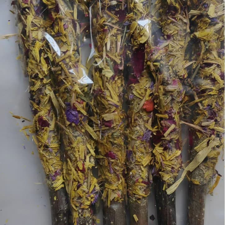 Apple Twig Flower Chew Sticks - Grinding Teeth Snack for Rabbits, Hamsters, Chinchillas as Pet Toys, Chew Stick