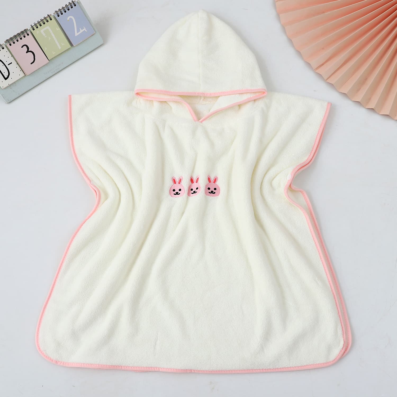 Korean Embroidery Bear Baby Coral Fleece Hooded Bath Towel Cape Kids Bathrobe Infant Absorbent Towel