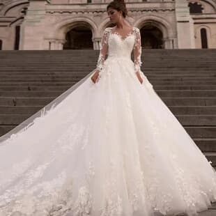 Lace Wedding Dress Long Sleeve Deep V-Neck Sweep Train High Waist A-Line Ball Gown European and American Bride Wedding Main Dress