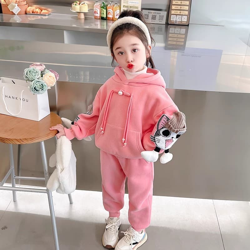 Stylish new girls' two-piece set, trendy and versatile, casual sporty style, cartoon sweatshirt and pants.