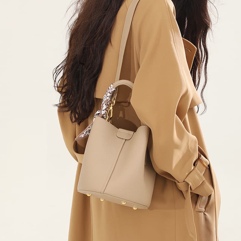 Commuting Bucket Bag for Work 2025 New Niche Spring and Summer Vegetable Basket Handheld Women's Bag Versatile Shoulder Crossbody Bag