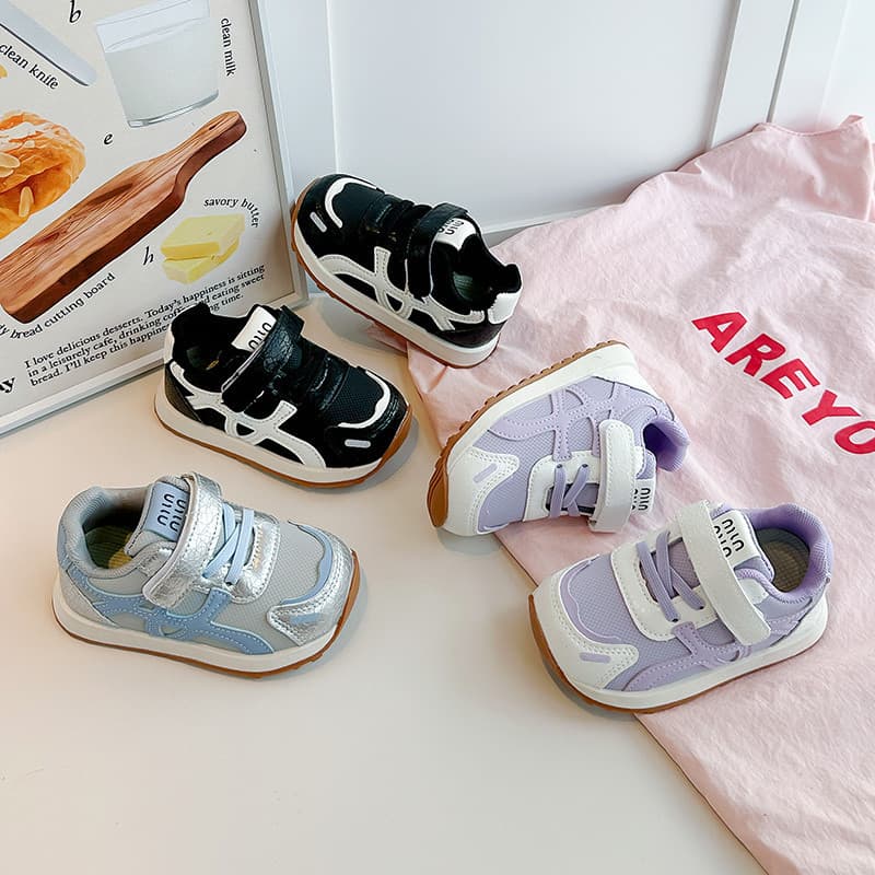Girls' Board Shoes, Thin Summer Style, 2026 New Autumn Collection, Anti-Slip Toddler Sneakers for Baby